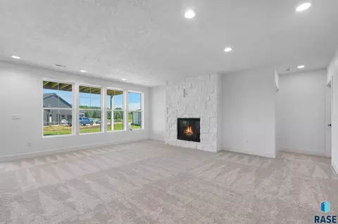 Living - 8304 Sheridan Cir, Sioux Falls, SD 57110 photo 3 of 4