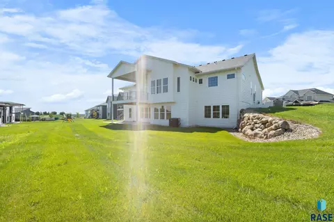 Exterior - 8304 Sheridan Cir, Sioux Falls, SD 57110 photo 8 of 8
