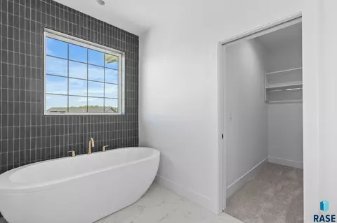 Bath - 8304 Sheridan Cir, Sioux Falls, SD 57110 photo 5 of 8