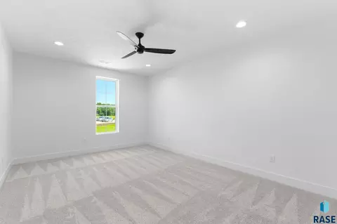 Bedroom - 8304 Sheridan Cir, Sioux Falls, SD 57110 photo 17 of 19