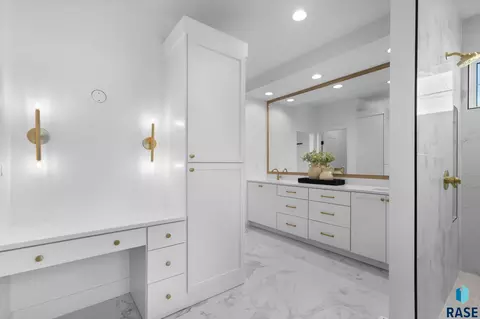 Bath - 8304 Sheridan Cir, Sioux Falls, SD 57110 photo 3 of 8