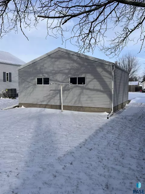 225 W Henry St, Freeman, SD 57029 photo 6