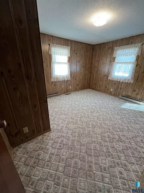 225 W Henry St, Freeman, SD 57029 photo 32
