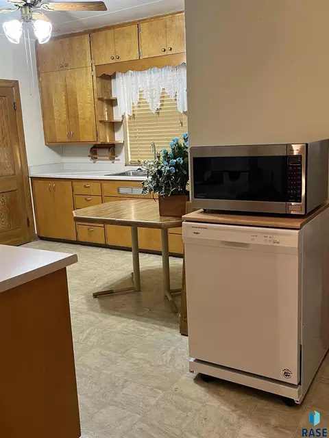 225 W Henry St, Freeman, SD 57029 photo 21