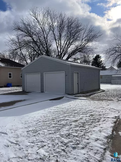 225 W Henry St, Freeman, SD 57029 photo 8