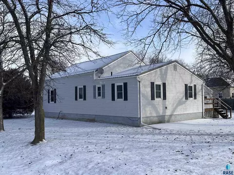 225 W Henry St, Freeman, SD 57029 photo 5