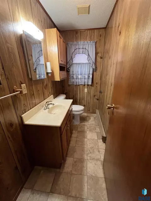 225 W Henry St, Freeman, SD 57029 photo 35