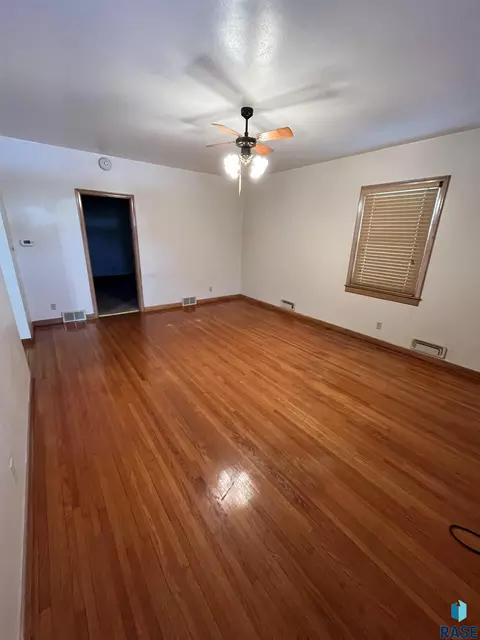 225 W Henry St, Freeman, SD 57029 photo 17