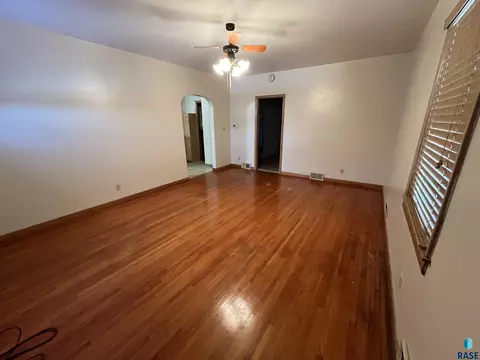 225 W Henry St, Freeman, SD 57029 photo 15