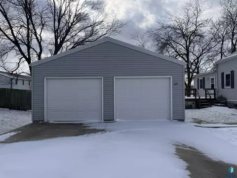 225 W Henry St, Freeman, SD 57029 photo 7