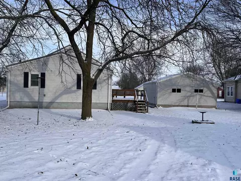 225 W Henry St, Freeman, SD 57029 photo 4