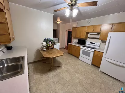 225 W Henry St, Freeman, SD 57029 photo 22