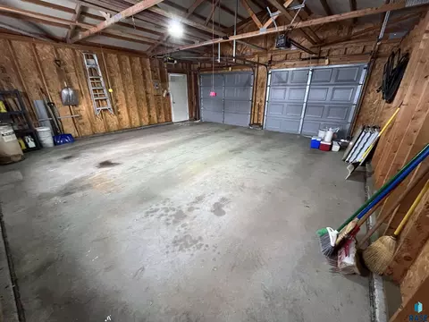 225 W Henry St, Freeman, SD 57029 photo 10