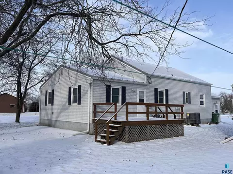 225 W Henry St, Freeman, SD 57029 photo 3