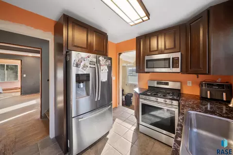 702 E 21st St, Sioux Falls, SD 57105 photo 4