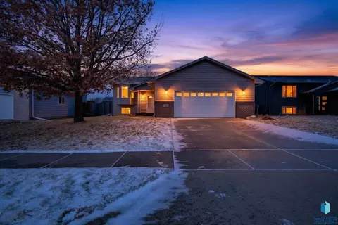 5301 S Mandy Ave, Sioux Falls, SD 57106 photo 2