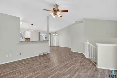 5301 S Mandy Ave, Sioux Falls, SD 57106 photo 8