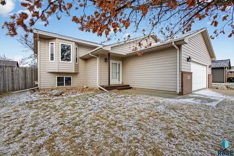 5301 S Mandy Ave, Sioux Falls, SD 57106 photo 4