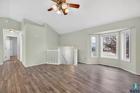 5301 S Mandy Ave, Sioux Falls, SD 57106 photo 9