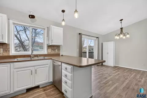 5301 S Mandy Ave, Sioux Falls, SD 57106 photo 17