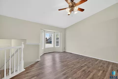 5301 S Mandy Ave, Sioux Falls, SD 57106 photo 6