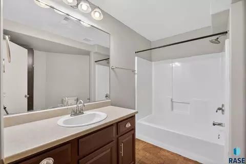 5301 S Mandy Ave, Sioux Falls, SD 57106 photo 26