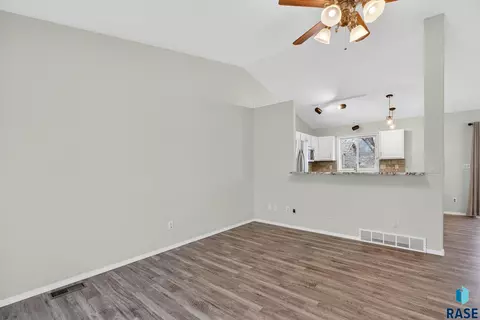 5301 S Mandy Ave, Sioux Falls, SD 57106 photo 10