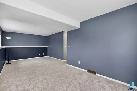 5301 S Mandy Ave, Sioux Falls, SD 57106 photo 25