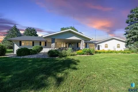 48156 268th St, Brandon, SD 57005