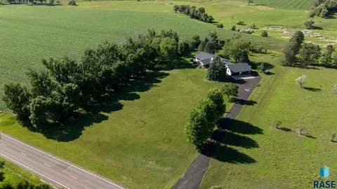 48156 268th St, Brandon, SD 57005 photo 2
