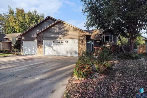 4912 E Brennan Dr, Sioux Falls, SD 57110