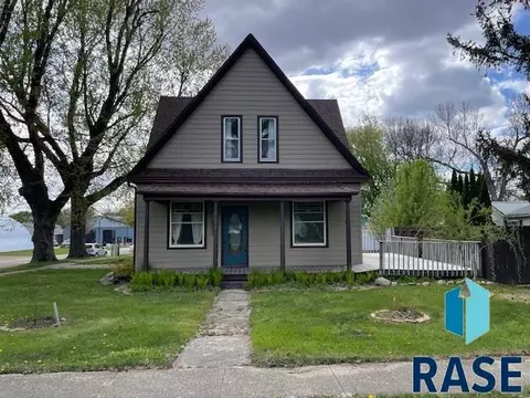 1101 Edgerly St, Larchwood, IA 51241