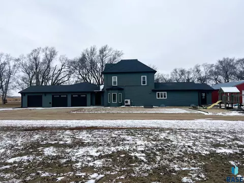 37006 281st St, Geddes, SD 57342