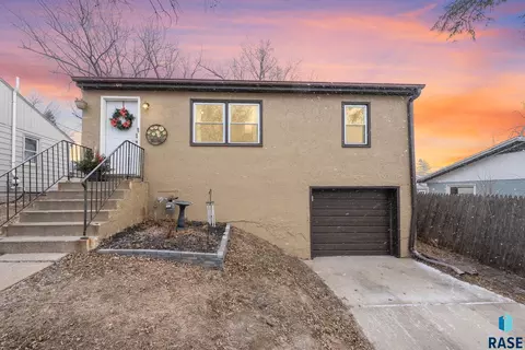 608 S Highland Ave, Sioux Falls, SD 57103