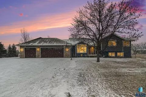 27302 Michelle Cir, Tea, SD 57064