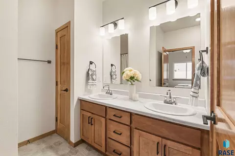 2304 E Jetty Pl, Sioux Falls, SD 57108 photo 9