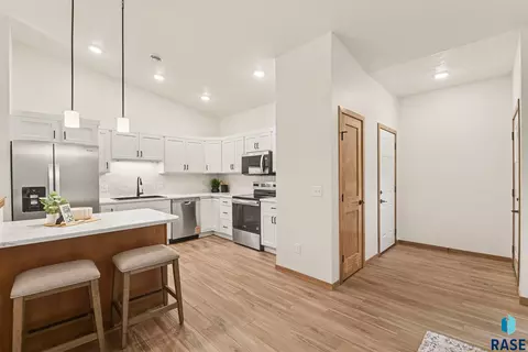 2304 E Jetty Pl, Sioux Falls, SD 57108 photo 4