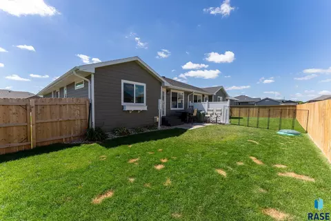 Exterior - 2710 E Sunburst Dr, Brandon, SD 57005 photo 3 of 7