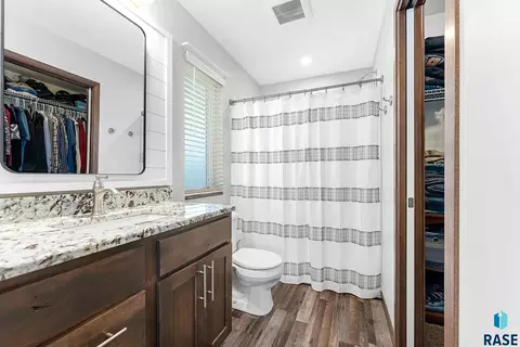 Bath - 2710 E Sunburst Dr, Brandon, SD 57005 photo 1 of 4