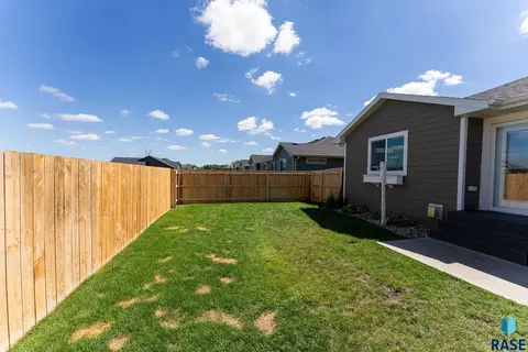 Exterior - 2710 E Sunburst Dr, Brandon, SD 57005 photo 5 of 7
