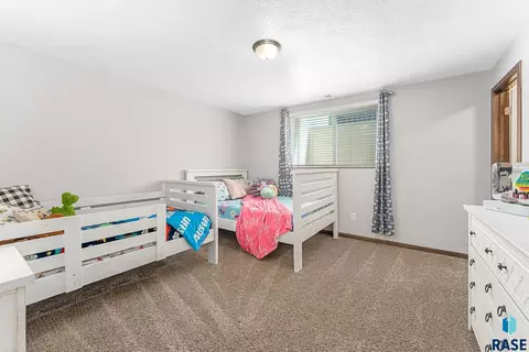 Bedroom - 2710 E Sunburst Dr, Brandon, SD 57005 photo 5 of 8