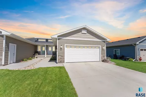 2710 E Sunburst Dr, Brandon, SD 57005