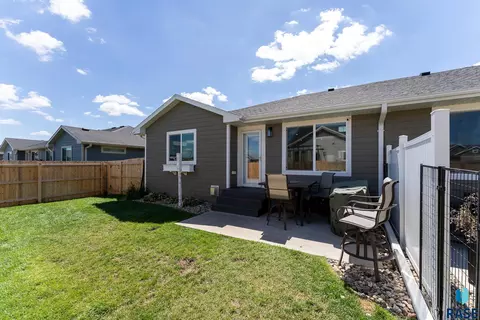 Exterior - 2710 E Sunburst Dr, Brandon, SD 57005 photo 6 of 7