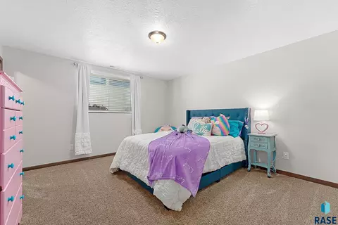 Bedroom - 2710 E Sunburst Dr, Brandon, SD 57005 photo 7 of 8