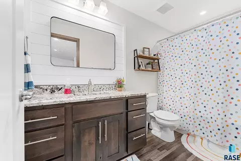 Bath - 2710 E Sunburst Dr, Brandon, SD 57005 photo 3 of 4