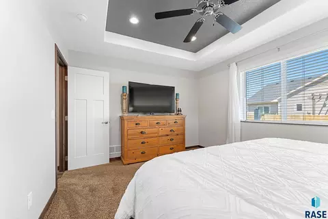 Bedroom - 2710 E Sunburst Dr, Brandon, SD 57005 photo 3 of 8