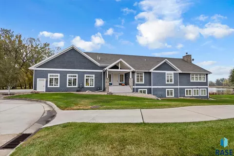 Exterior - 6000 Marrs Beach Ln, Madison, SD 57042 photo 2 of 8