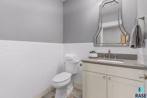 Bath - 6000 Marrs Beach Ln, Madison, SD 57042 photo 5 of 6