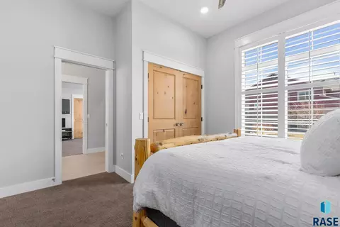 Bedroom - 6000 Marrs Beach Ln, Madison, SD 57042 photo 3 of 6