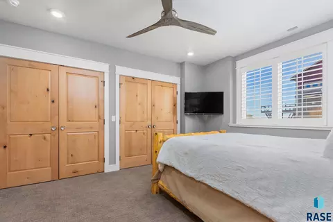 Bedroom - 6000 Marrs Beach Ln, Madison, SD 57042 photo 6 of 6